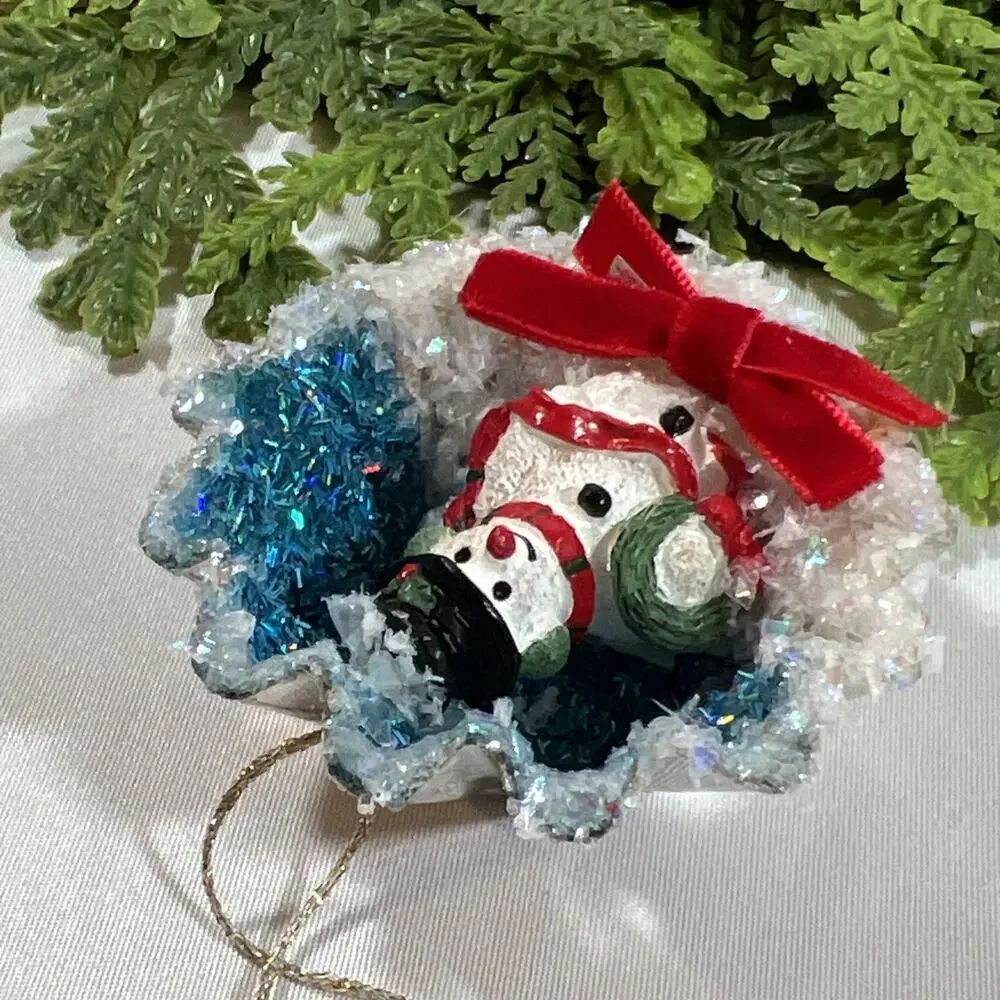 Vintage Round Tart Tin Snowman Snow Diorama Mid Century Glitter Ornament